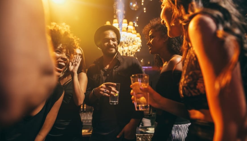Gangbang là hoạt động quan hệ tình dục tập thể