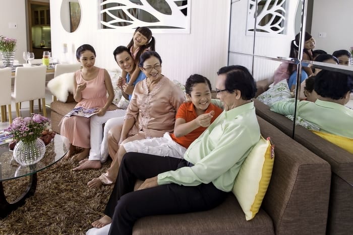 Nề nếp được dùng khi nói về một gia đình duy trì tốt lễ nghĩa giữa các thế hệ