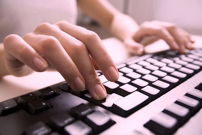 Gõ nhanh và thiếu sự rà soát khiến nhiều người viết nhầm xỉu thành xĩu